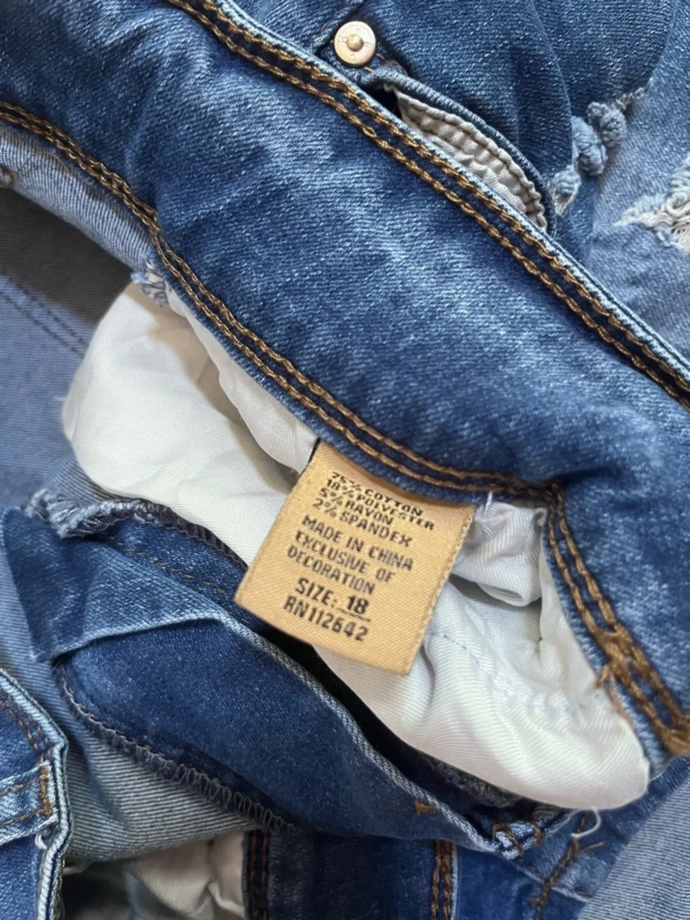 Honey & Bristle Blue Denim Stretchy shorts size 18